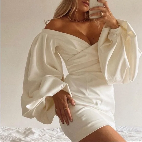 HOUSE OF CB 'Carlyn' Ivory Satin Balloon Sleeve Mini Dress NWOT
